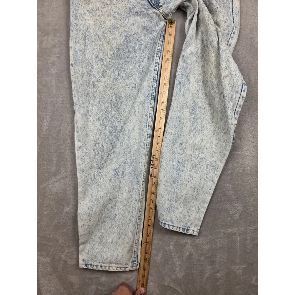 Levis has visible